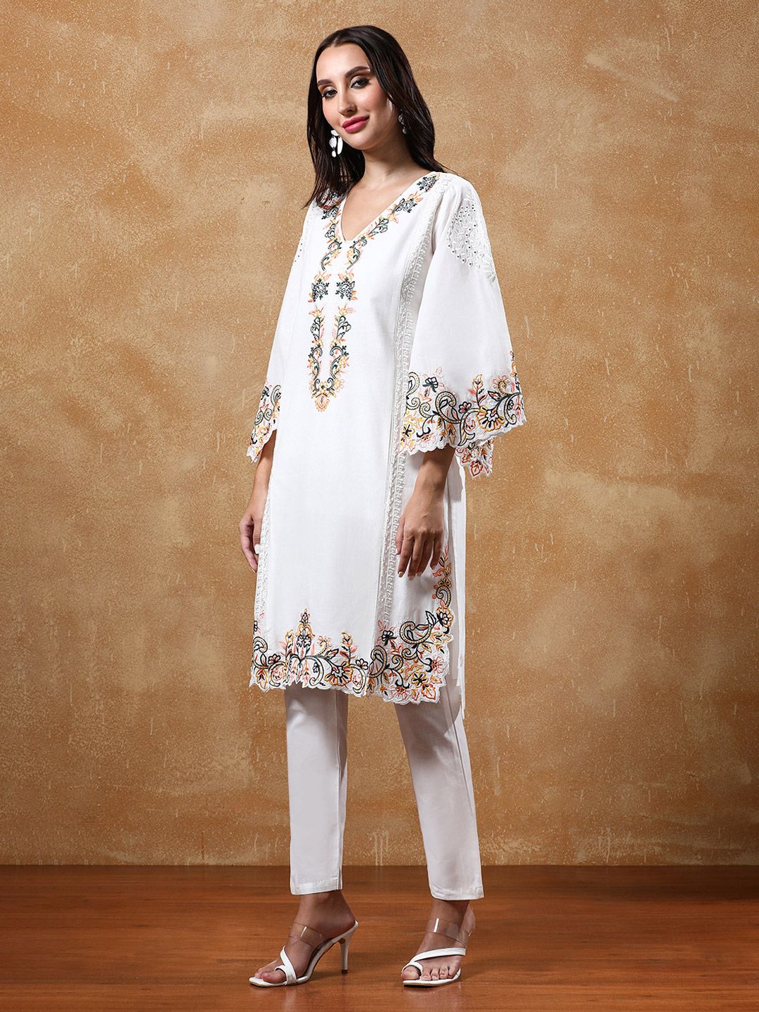 Dhiyona VA Women'sFloral Embroidered Pure Cotton Flared Sleeves V-Neck Straight Kurta With Trousers
