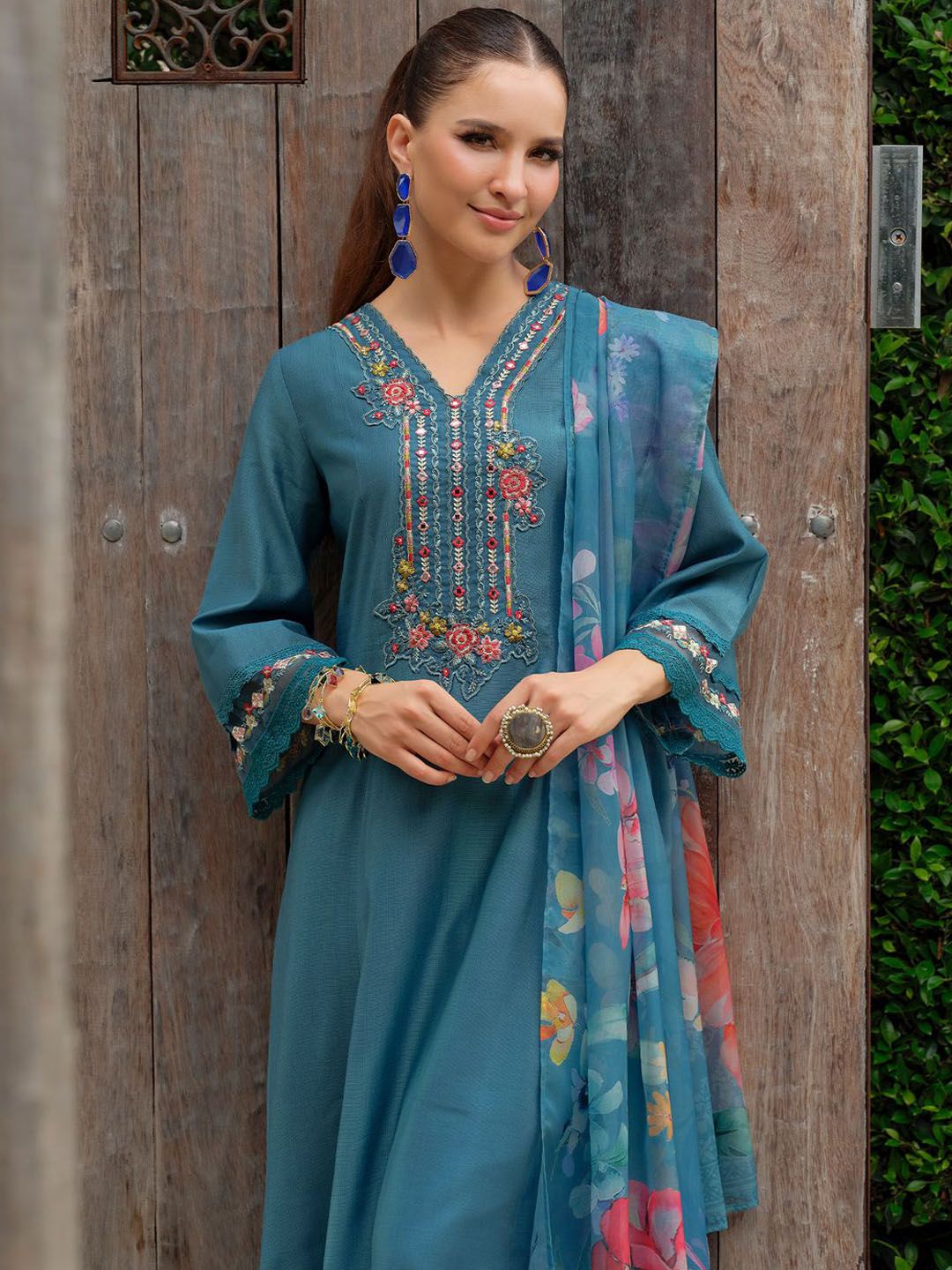 Women Floral Embroidered Regular Mirror Work Kurta with Trousers & Dupatta