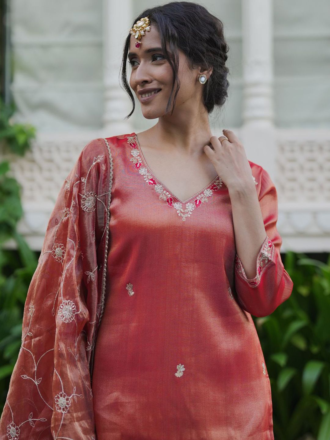 Women Floral Embroidered Regular Liva Kurta with Trousers & With Dupatta