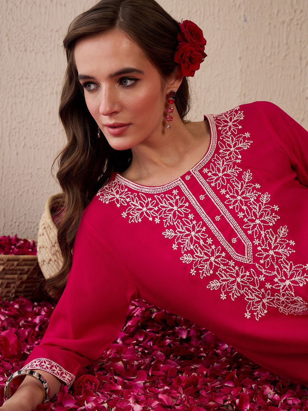 Dhiyona IE Women Floral Embroidered Thread Work Kurta