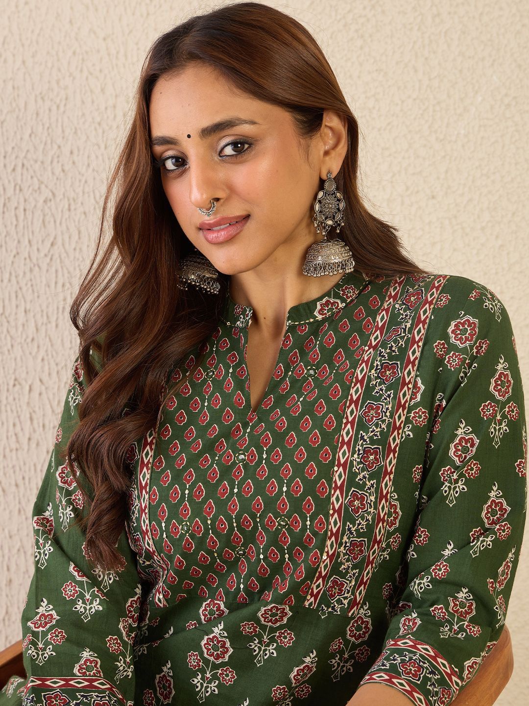 Dhiyona IE Women Floral Printed Regular Sequinned Detail Pure Cotton Kurta with Trousers