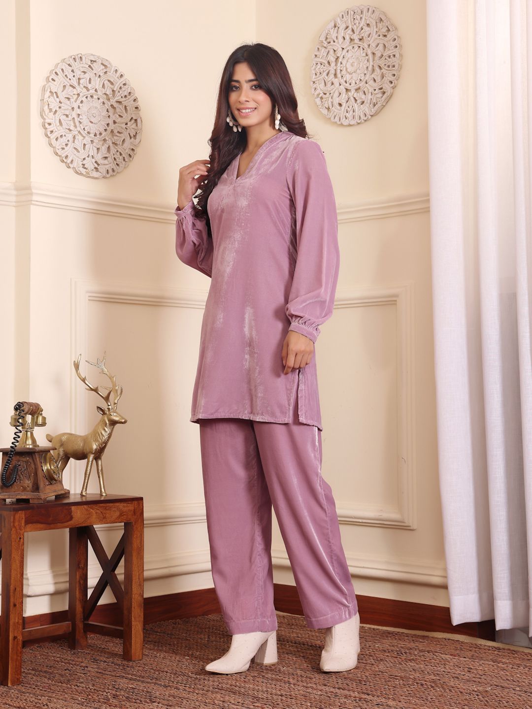Dhiyona VA Women's V Neck Balloon Sleeve V Neck Velvet Winter Kurta with Trouser