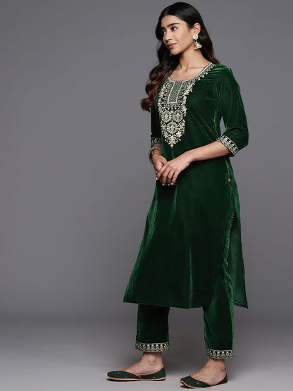 Dhiyona VA Women'sWinter floral Zari Embroidered Velvet Kurta Set with Dupatta.
