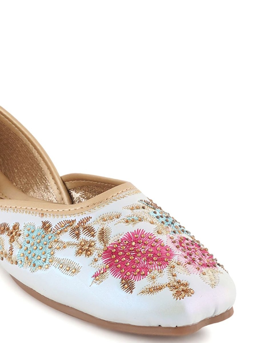 Dhiyona AK Women Embellished Mojaris Flats