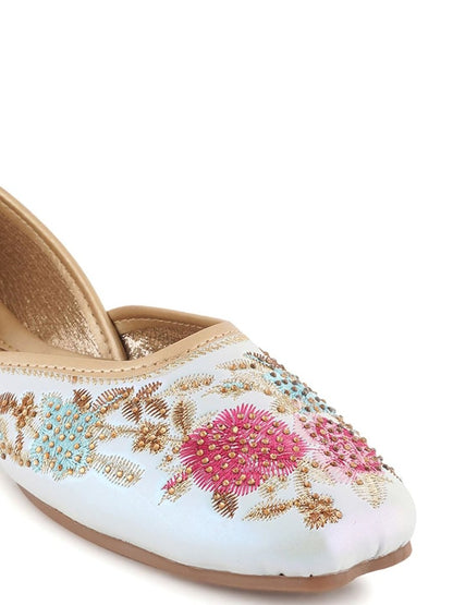 Dhiyona AK Women Embellished Mojaris Flats