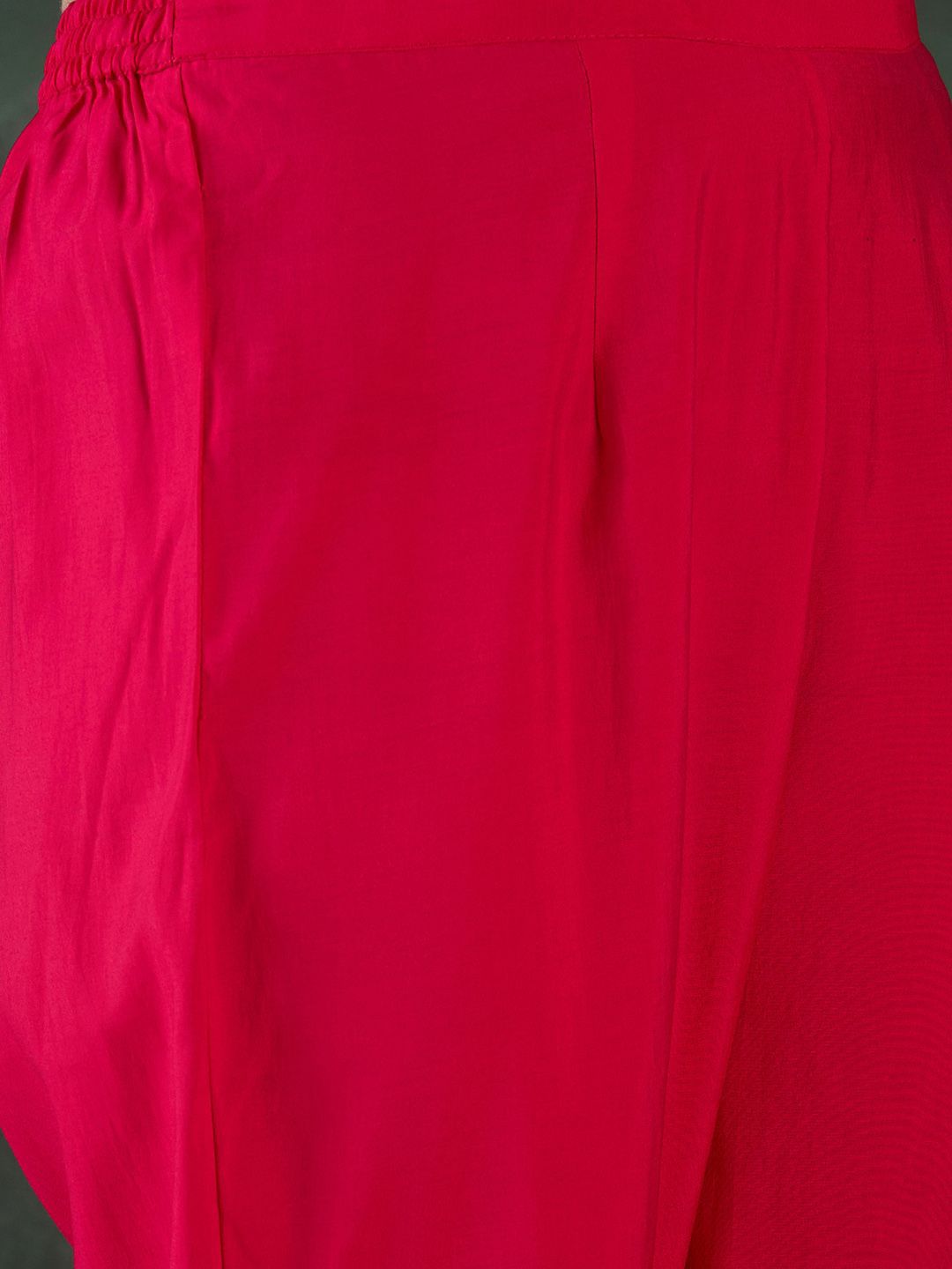 Women Floral Embroidered Kurta with Trousers