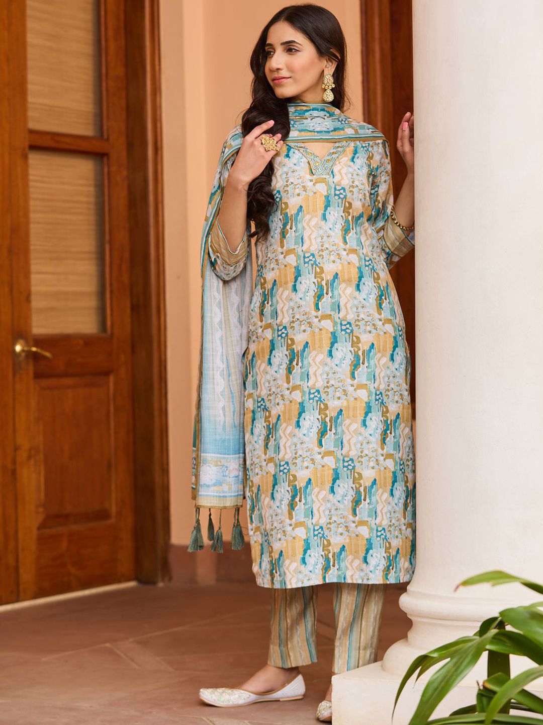 Dhiyona WP Abstract Printed V-Neck Beads & Stones Straight Kurta With Trousers & Dupatta