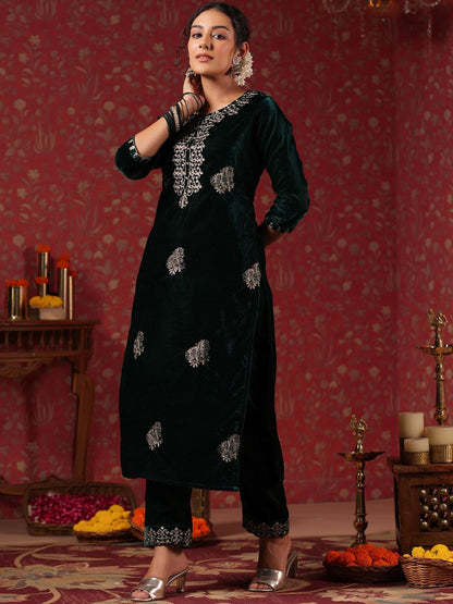 Dhiyona IS Women's Ethnic Motifs Embroidered Sequinned Velvet Straight Kurta with Trouser