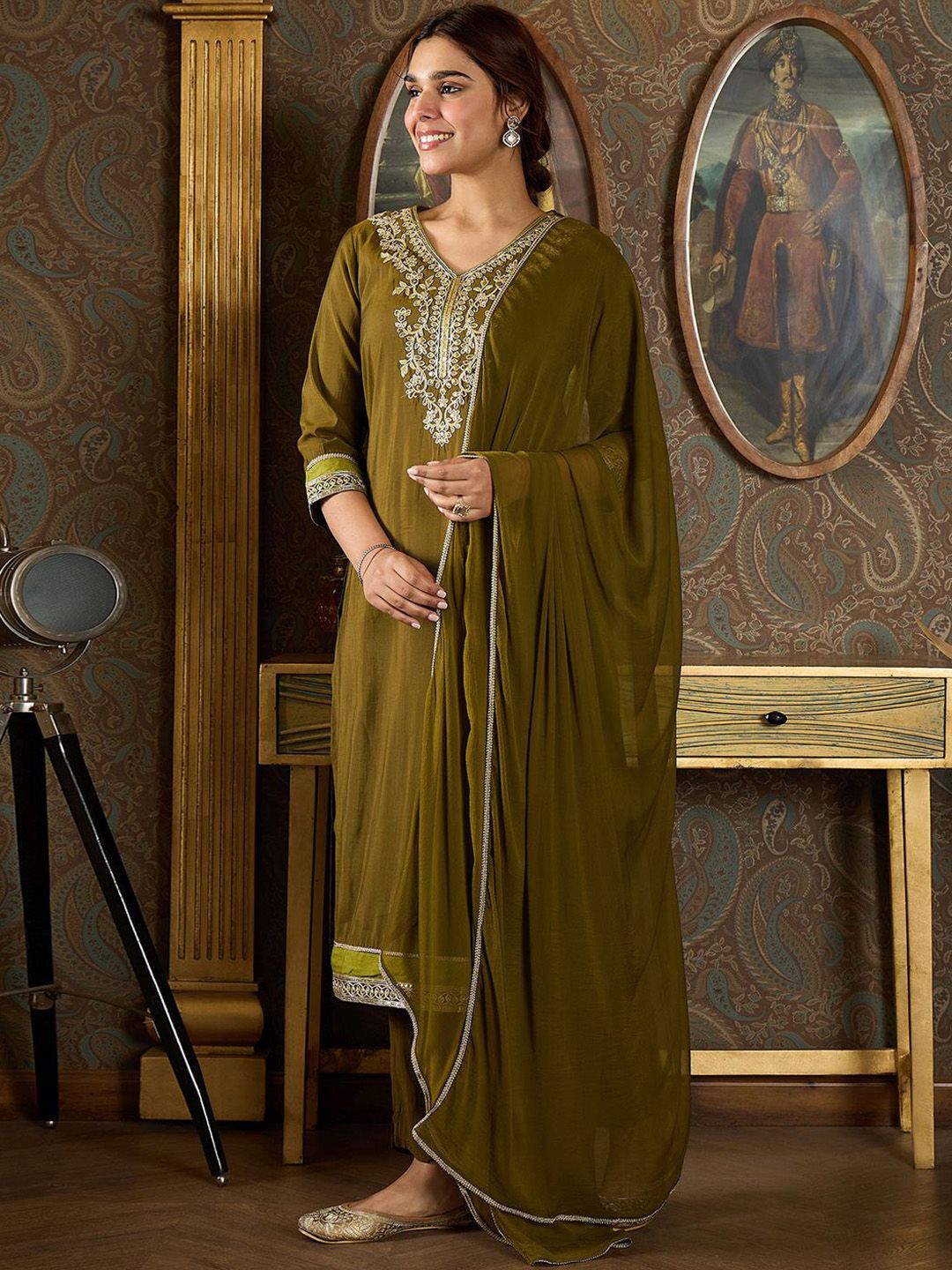 Dhiyona IE Floral Embroidered Thread Work V Neck Kurta With Trousers & Dupatta
