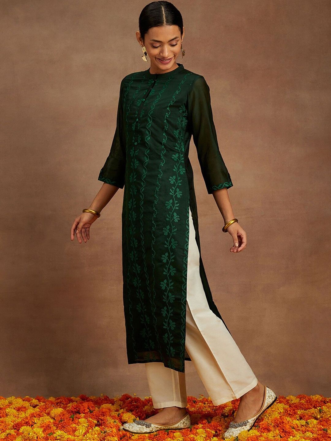 Dhiyona LB Women's Floral Embroidered Straight Kurta