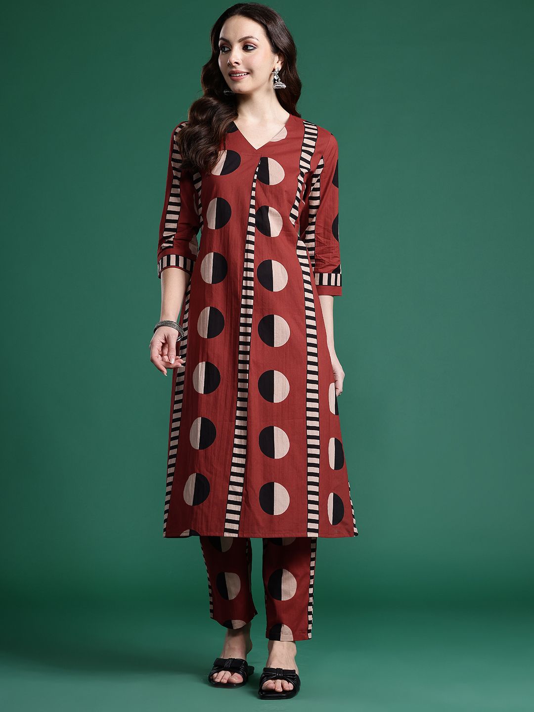 Dhiyona IE Women Printed Pleated Pure Cotton Kurta with Trousers
