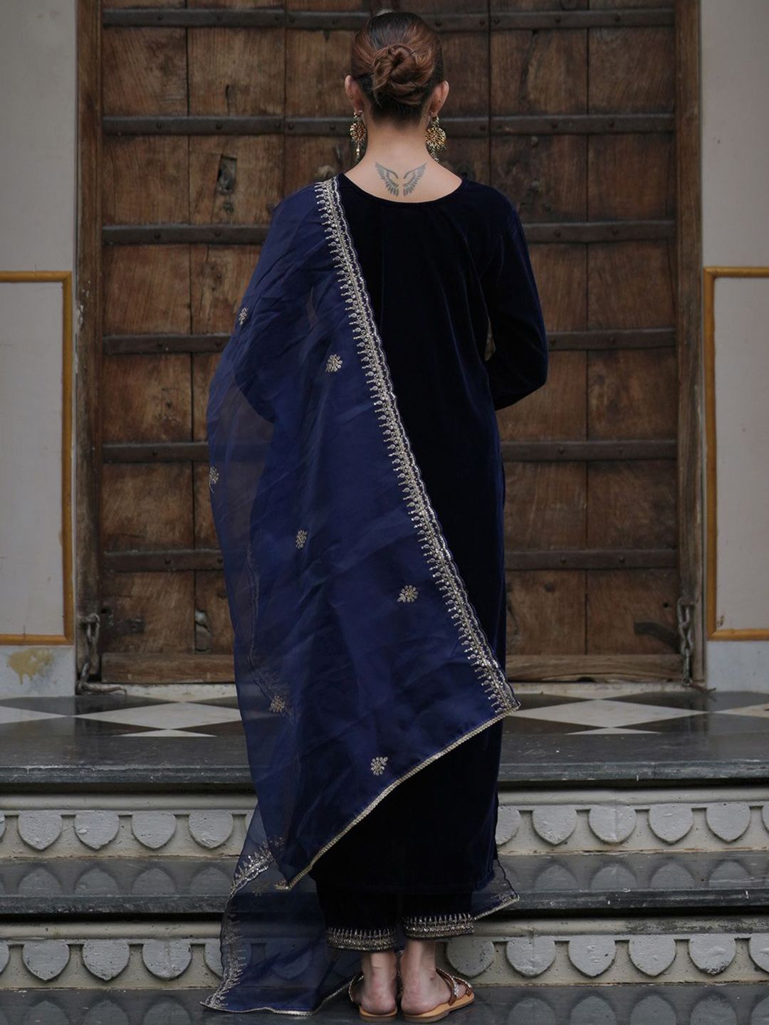 Dhiyona IE Ethnic Motifs Embroidered Thread Work Velvet Kurta With Trousers & Dupatta