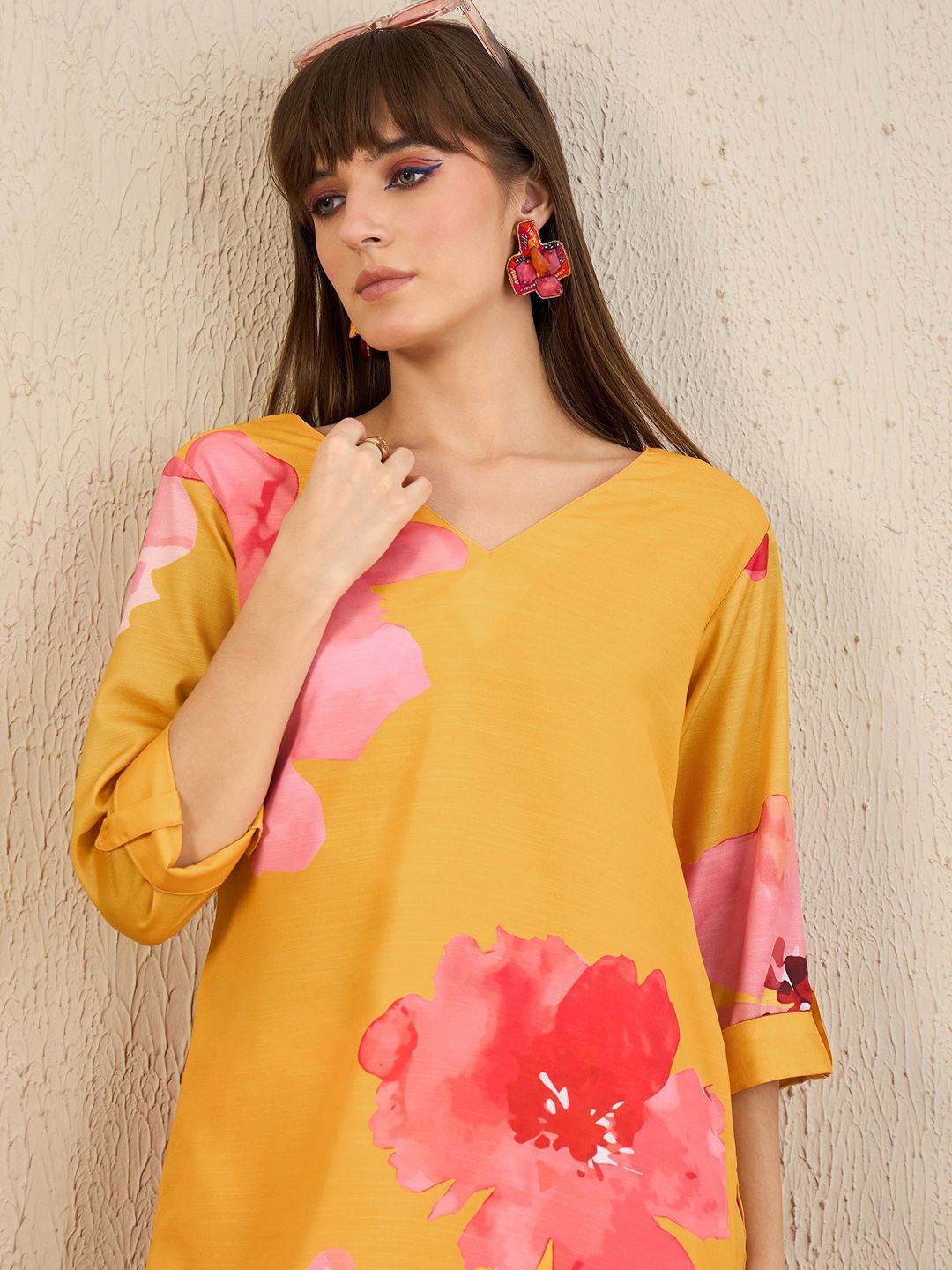 Dhiyona IE Floral Printed V-Neck Straight Kurta with Trousers