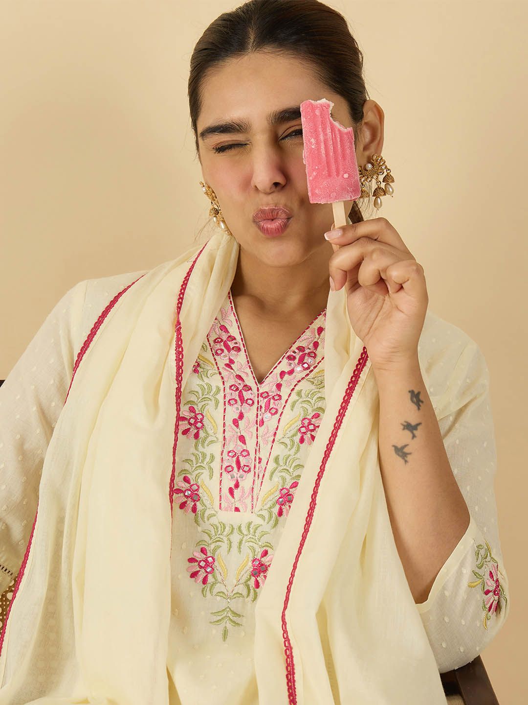 Dhiyona IE Women Floral Embroidered Pure Cotton Kurta with Trousers & With Dupatta