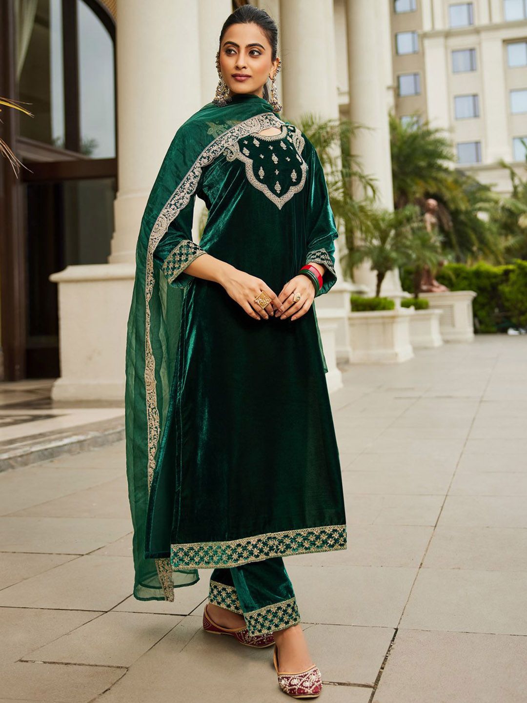 Women Ethnic Motifs Embroidered Regular Velvet Kurta with Trousers & With Dupatta