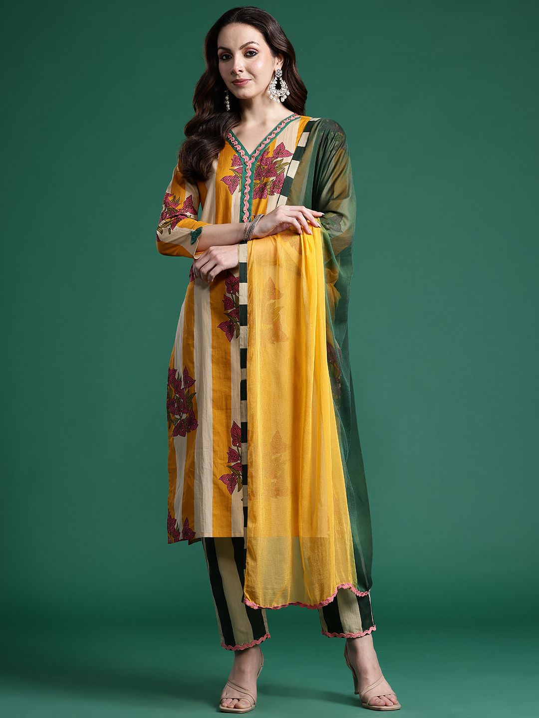 Dhiyona IE Women Floral Printed Regular Pure Cotton Kurta with Trousers & With Dupatta