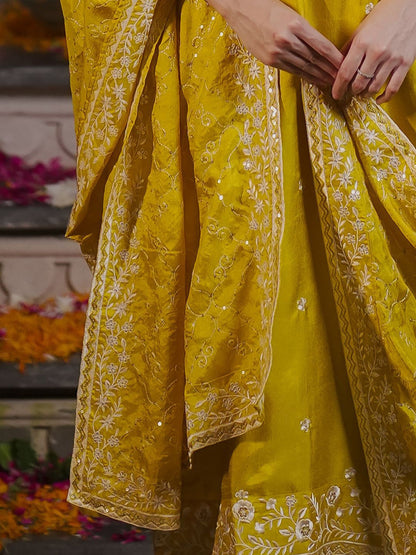 Dhiyona IE Women Ethnic Motifs Embroidered Regular Kurta with Trousers & With Dupatta