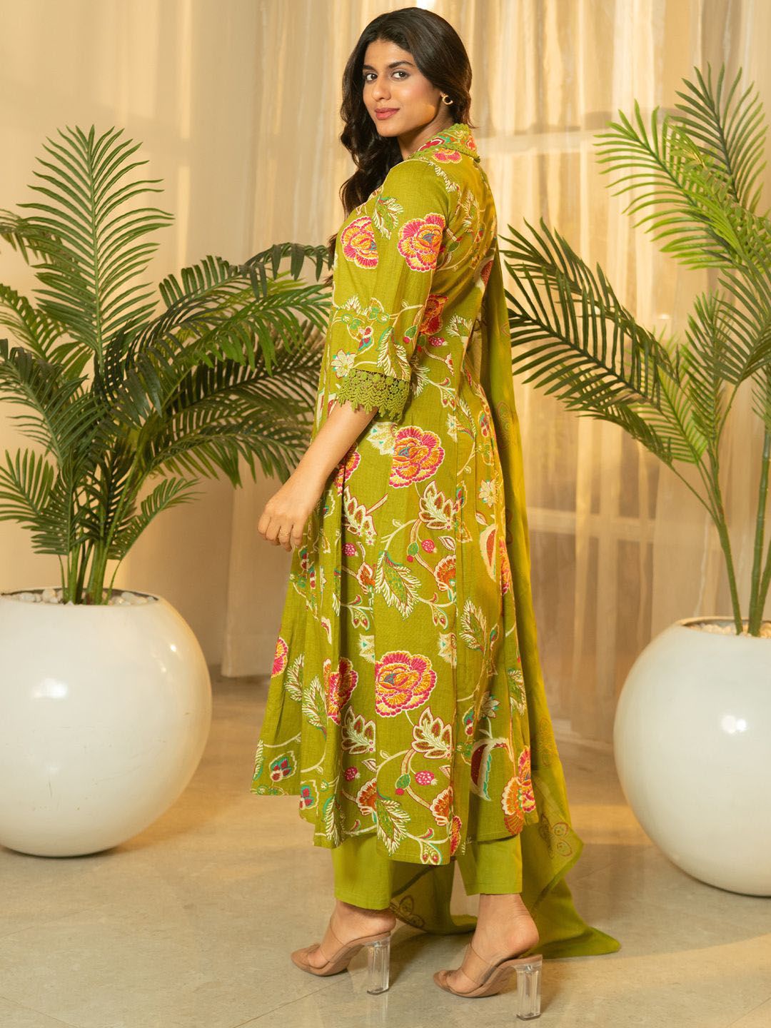 Women Floral Printed Beads &Stones Pure Cotton Kurta with Trousers & With Dupatta