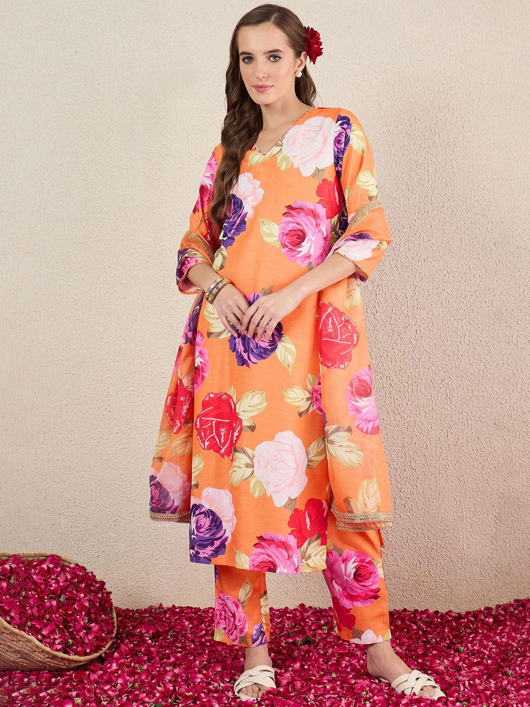 Women Floral Printed Kurta with Trousers & Dupatta