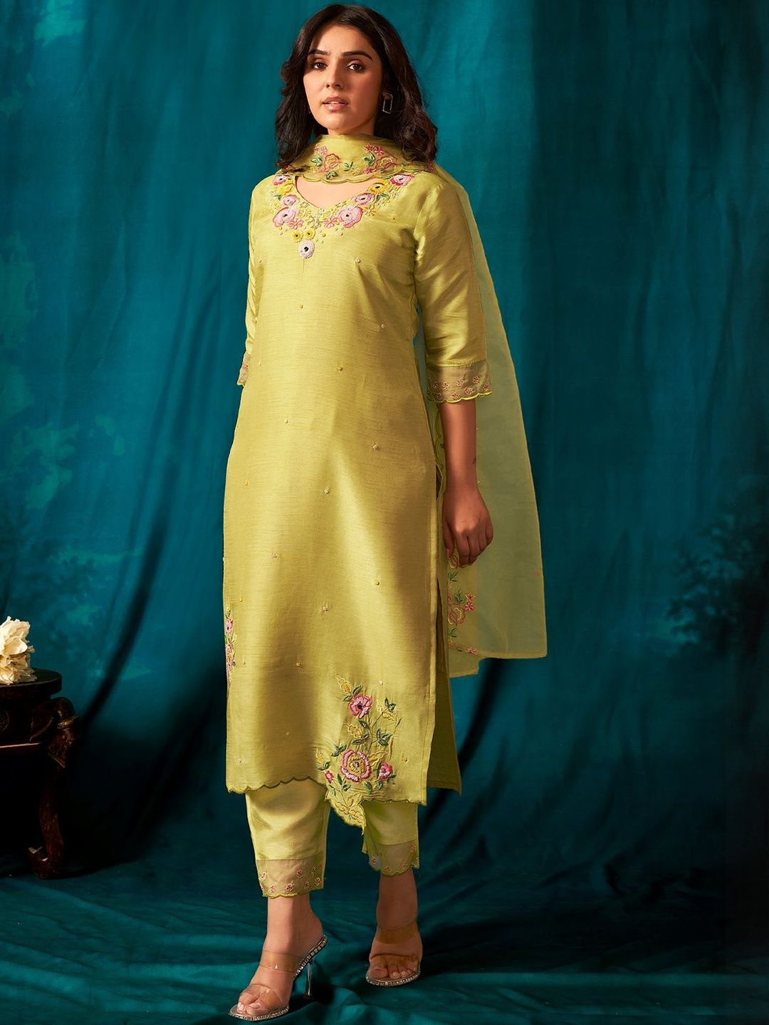 Women Floral Embroidered Kurta With Trousers & Dupatta Kurta Sets