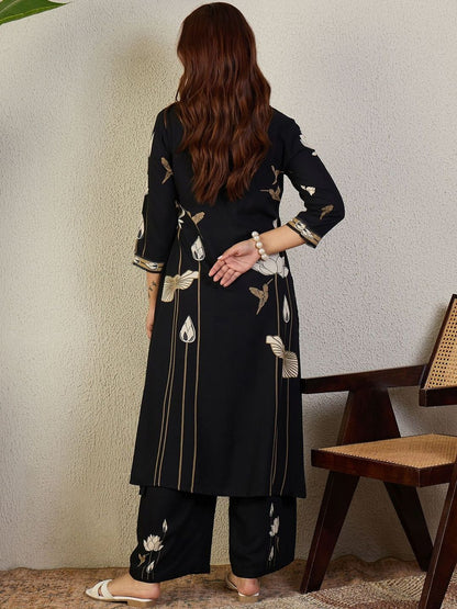 Women Floral Printed Regular Thread Work Kurta with Trousers