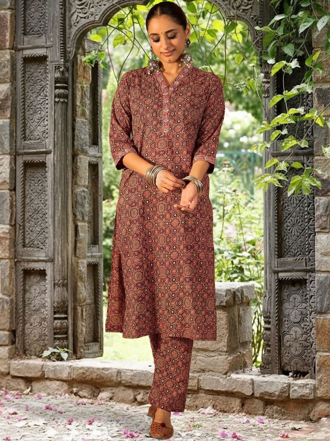 Women Ethnic Motifs Printed Regular Pure Cotton Kurta with Trousers