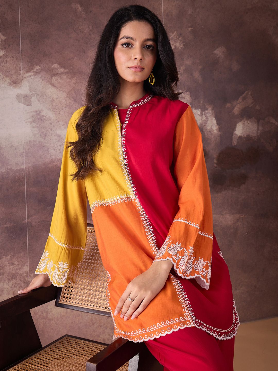 Dhiyona IE Embroidered Mandarin Collar Tunic With Trousers