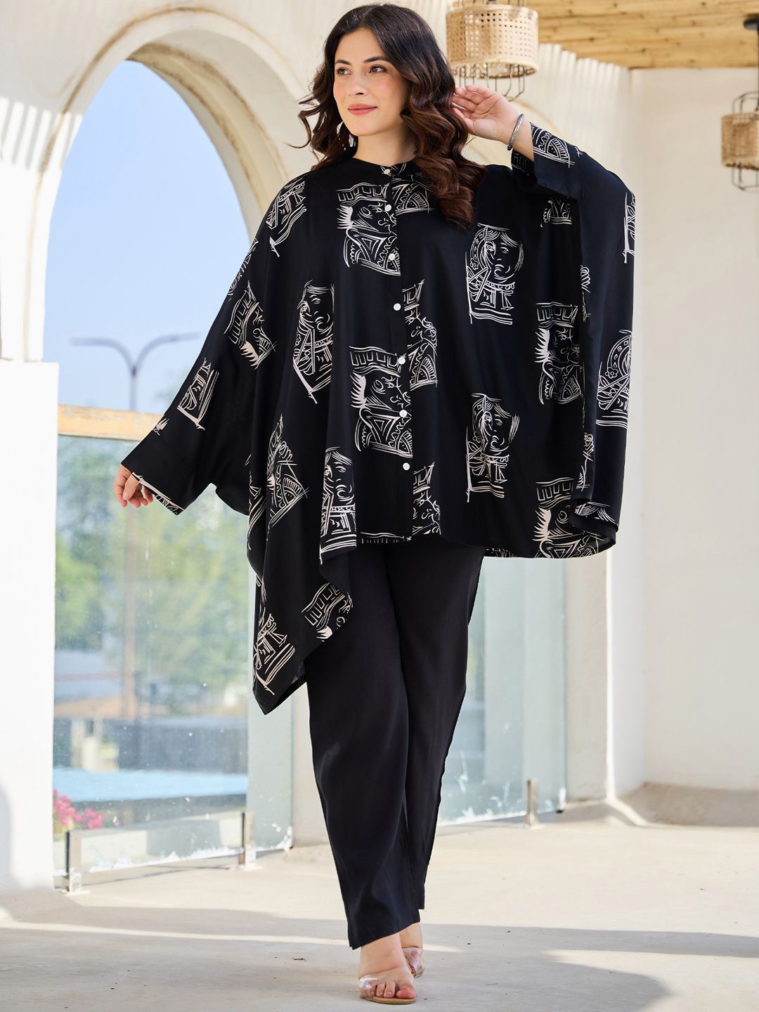 Women Geometric Printed Mandarin Collar Regular Kaftan Kurta with Trousers