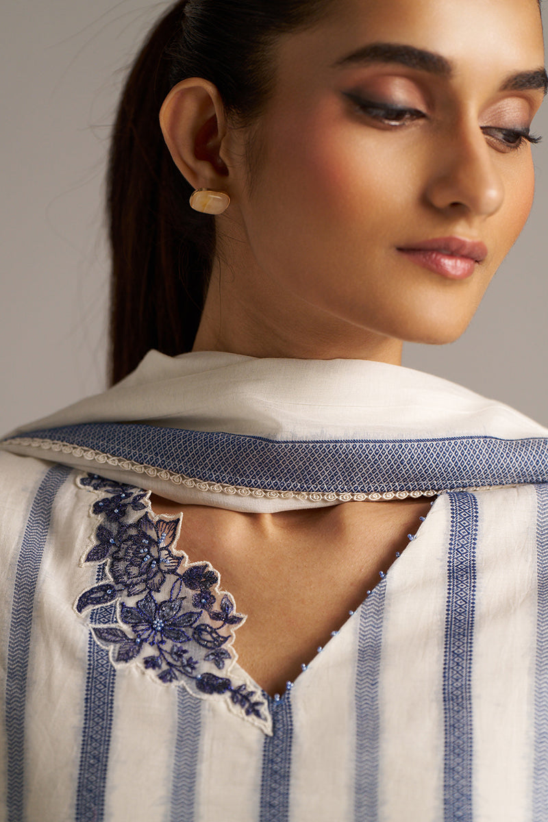 Dhiyona GF Women's Off-White And Blue Woven-Chanderi Kurta Set