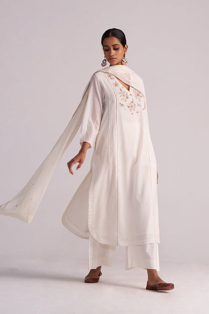 Woman wearing a Ivory Embroidered Kurta Set with a plain background