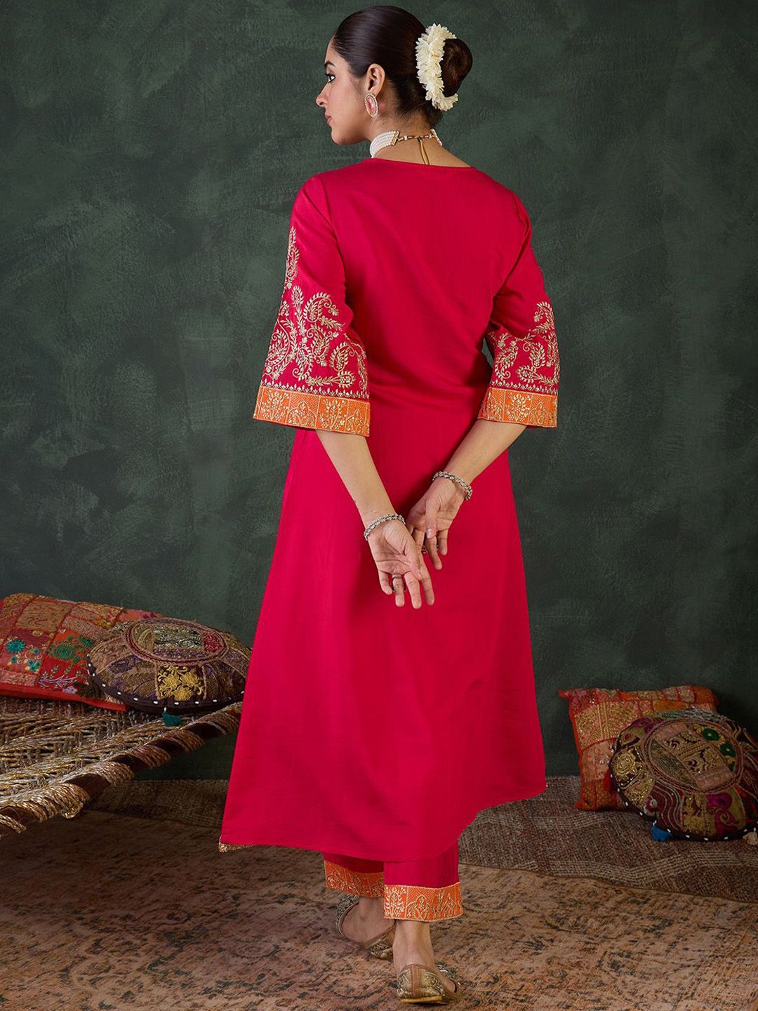 Women Floral Embroidered Kurta with Trousers