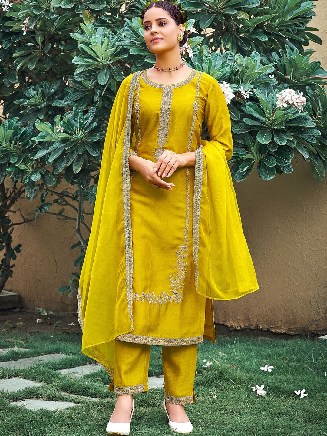 Dhiyona IE Ethnic Motifs Embroidered Straight Kurta & Trouser With Dupatta