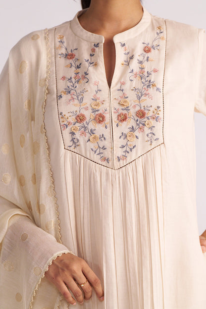Dhiyona GF Women's Beige Mul-Chanderi Embroidered Kurta Set