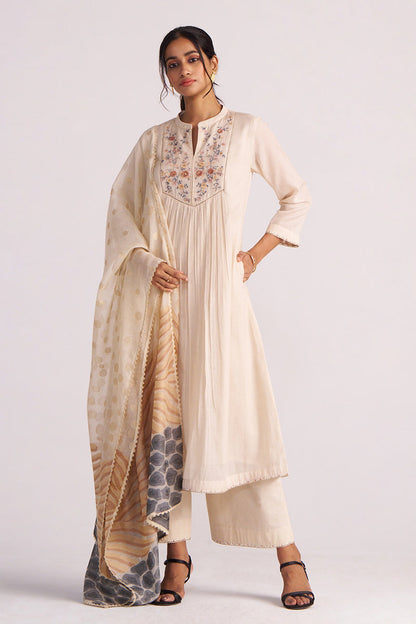 Dhiyona GF Women's Beige Mul-Chanderi Embroidered Kurta Set