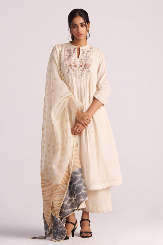Dhiyona GF Women's Beige Mul-Chanderi Embroidered Kurta Set