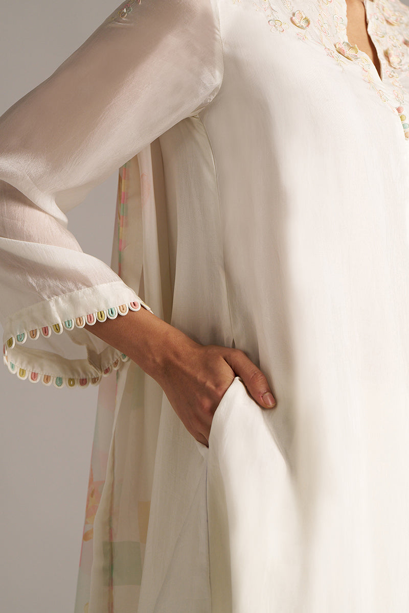 Dhiyona GF Women's Cloud White Bemberg Silk Kurta Set