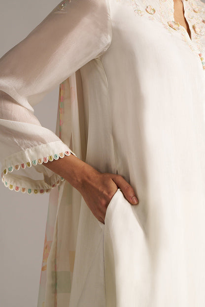 Dhiyona GF Women's Cloud White Bemberg Silk Kurta Set