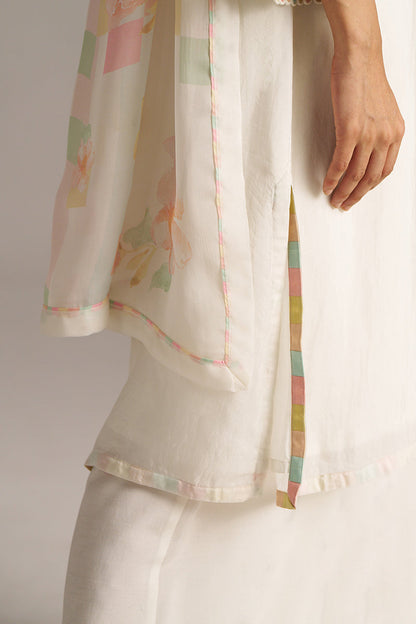Dhiyona GF Women's Cloud White Bemberg Silk Kurta Set