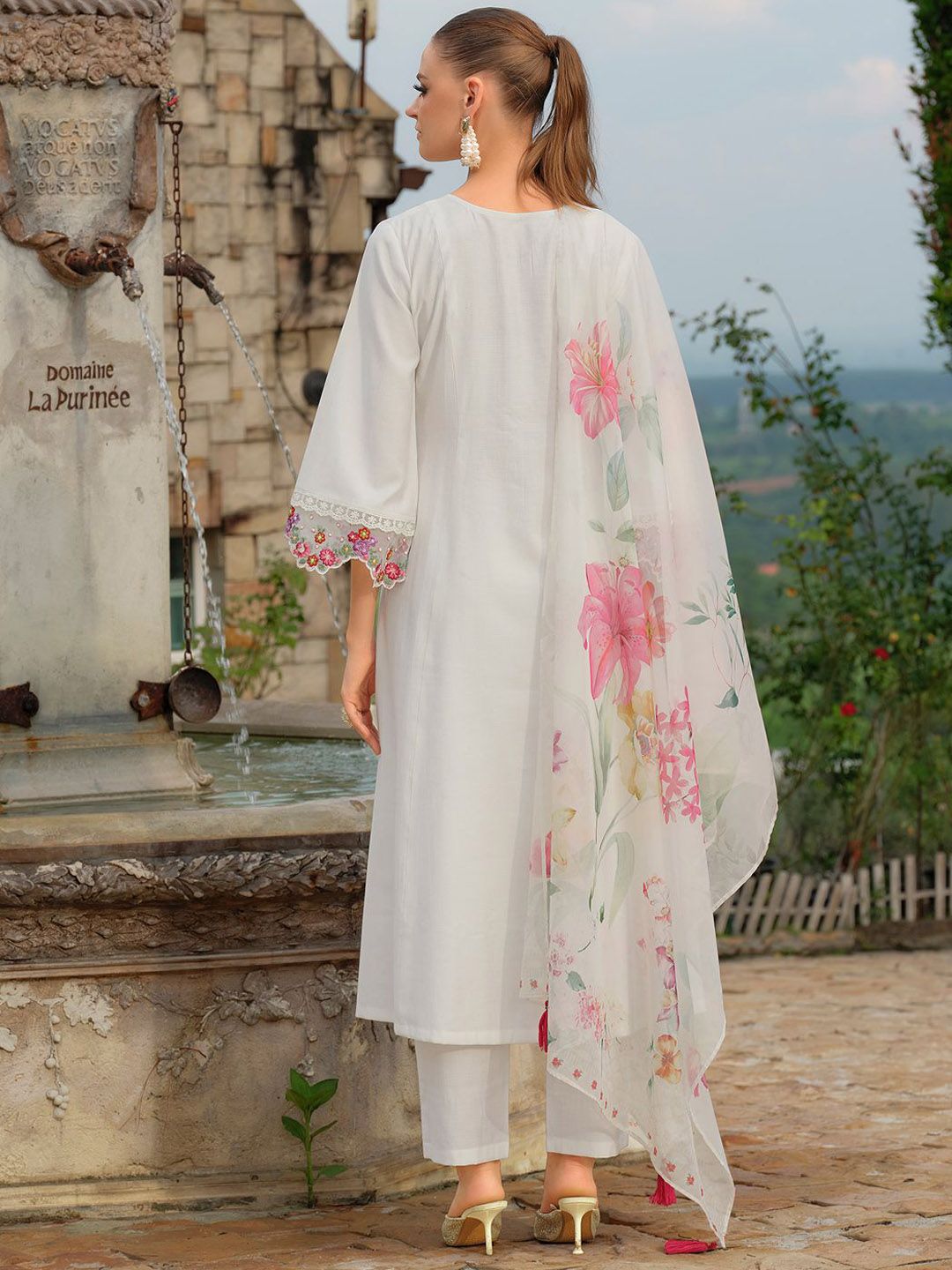 Women Embroidered Thread Work Kurta with Trousers & Dupatta
