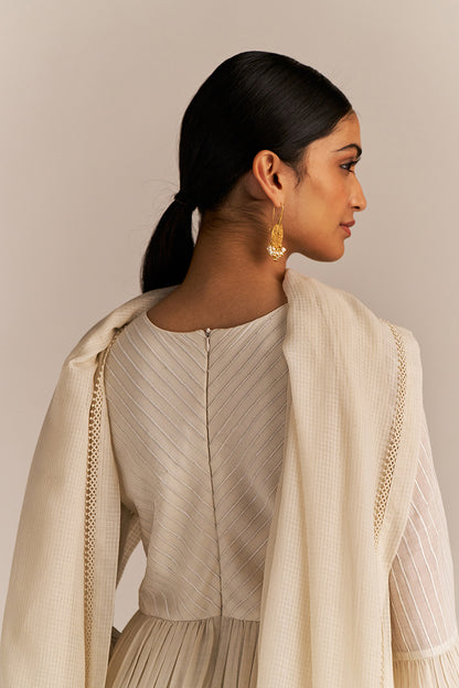 Dhiyona GF Women's Off-White Mul-Mul Anarkali Kurta Set