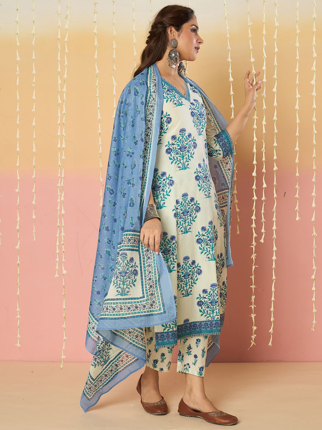 Women Floral Printed Regular Pure Cotton Kurta with Trousers & With Dupatta