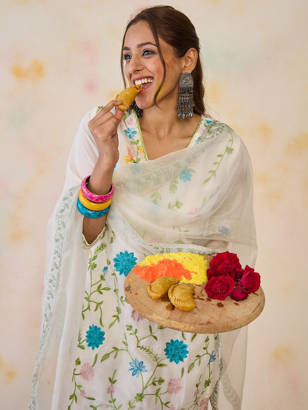 Dhiyona IE Women Floral Embroidered Regular Thread Work Kurta with Trousers & With Dupatta