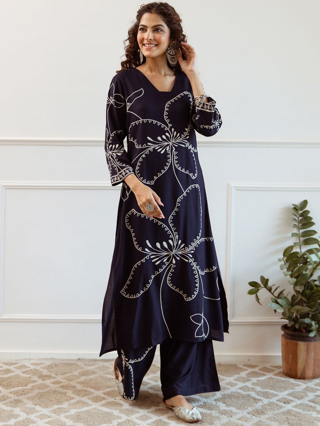 Dhiyona IE Women Floral Embroidered Regular Sequinned Kurta with Trousers