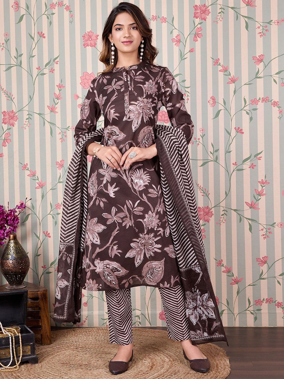 Dhiyona OD  Floal Printed Regular Pure Cotton Kurta with Trousers & Dupatta