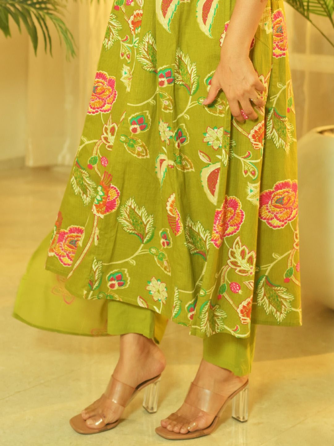 Women Floral Printed Beads &Stones Pure Cotton Kurta with Trousers & With Dupatta