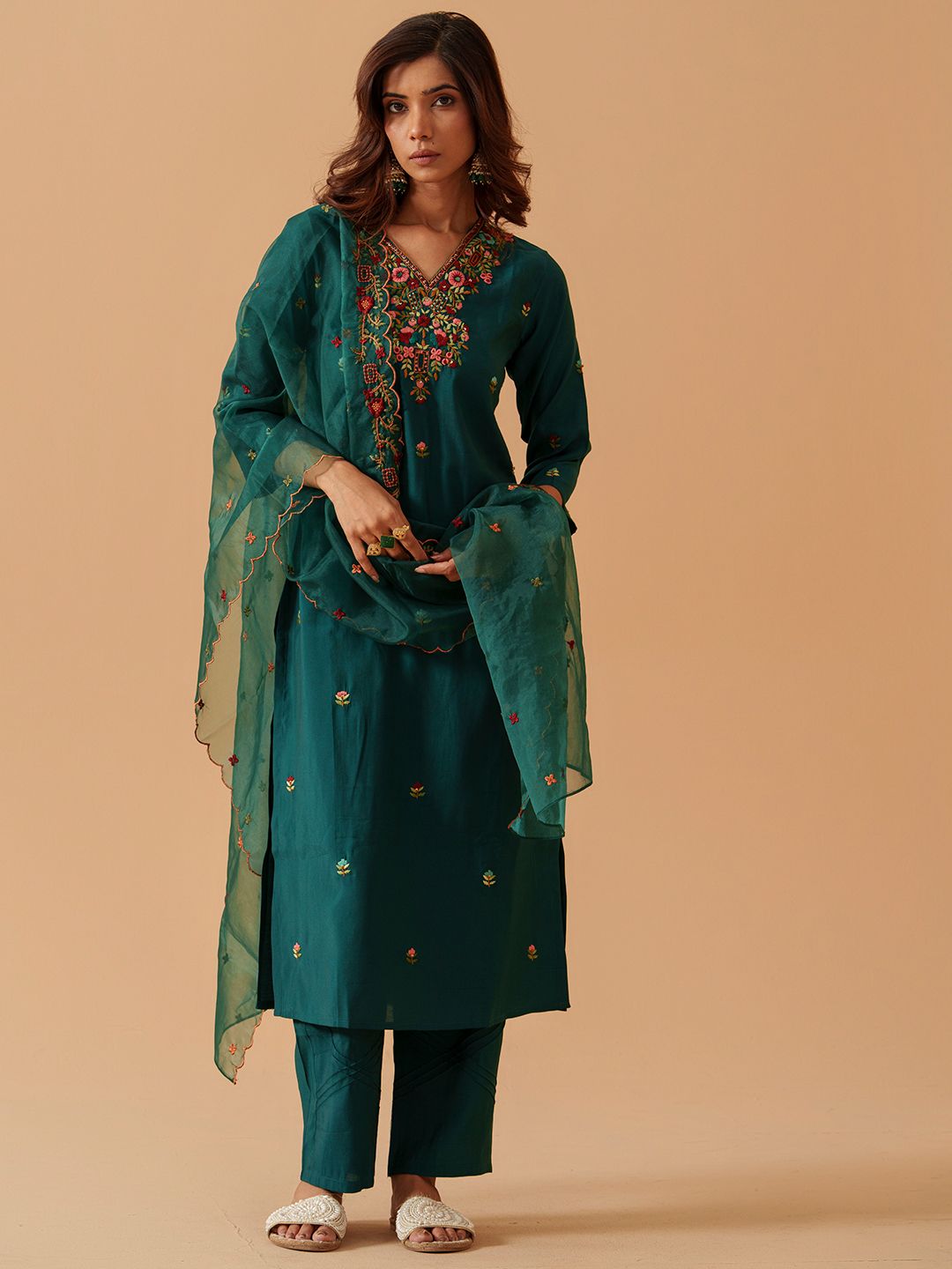 Dhiyona PD Women Women V-Neck Embroidered Kurta With Trousers & Dupatta