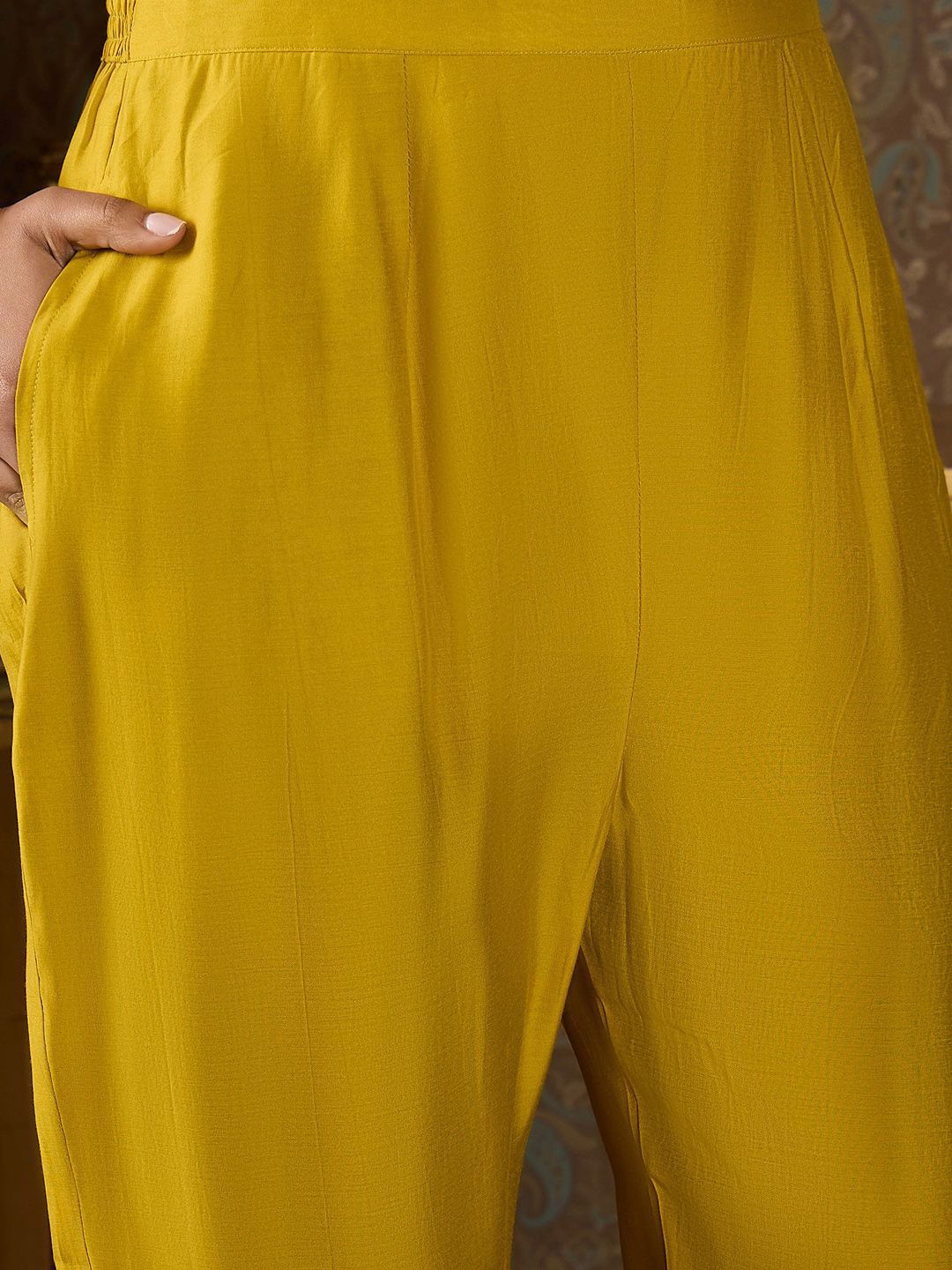 Dhiyona IE Floral Embroidered Thread Work Straight Kurta With Trousers And Dupatta