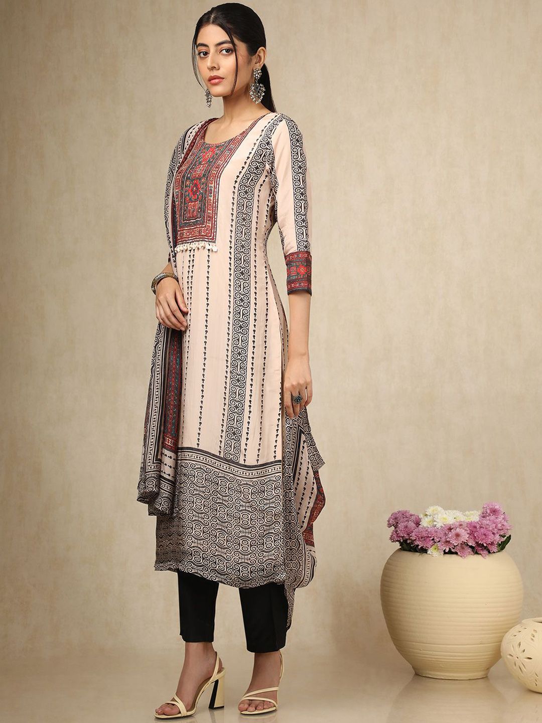 Dhiyona SO Women's Printed Straight Sequinned Pure Cotton Kurta With Trousers And Dupatta