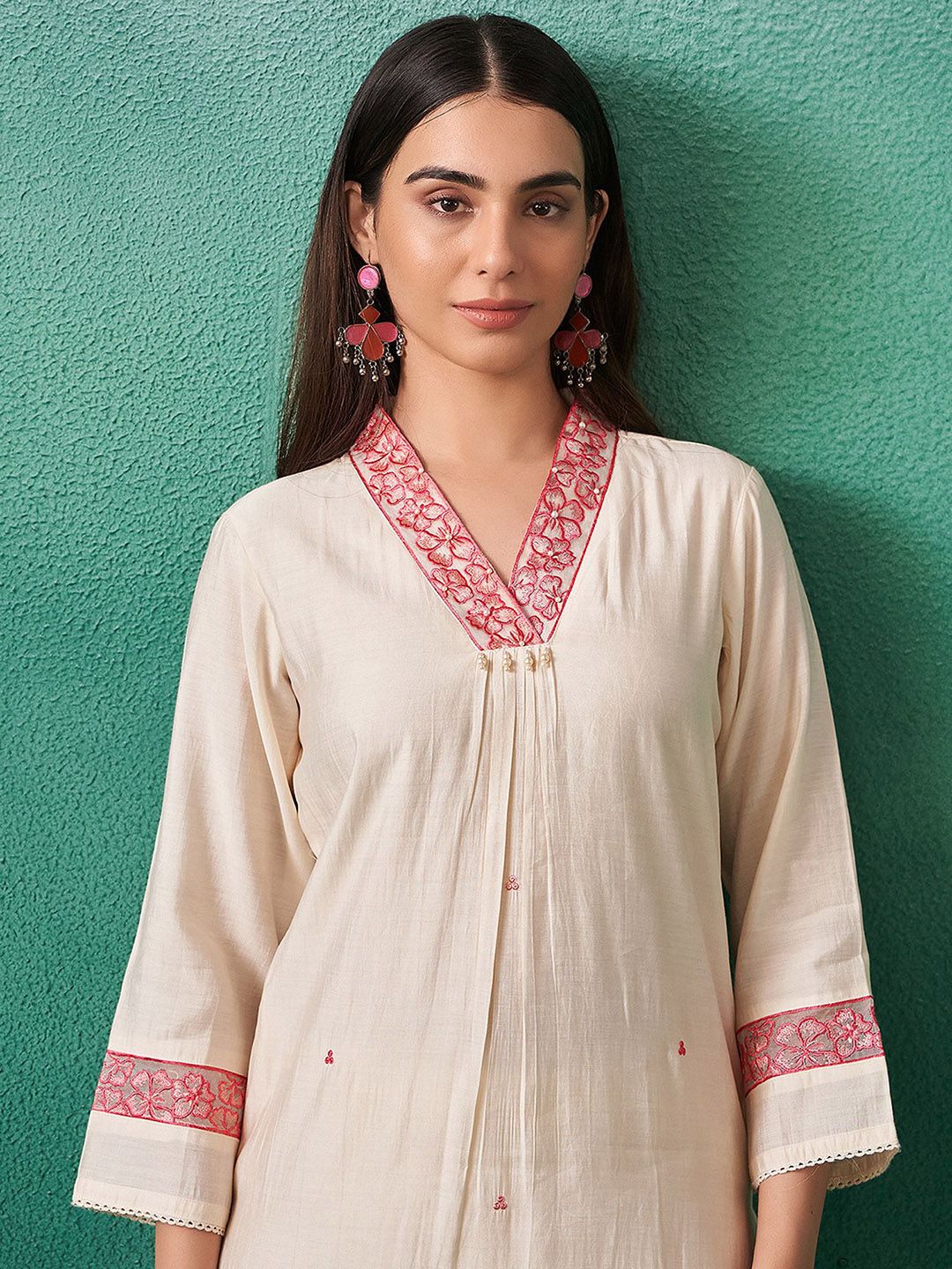 Floral Embroidered Thread Work Straight Kurta With Trousers & Dupatta