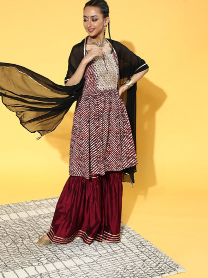 Dhiyona IE Women Geometric Satin All in the Details Kurta Set